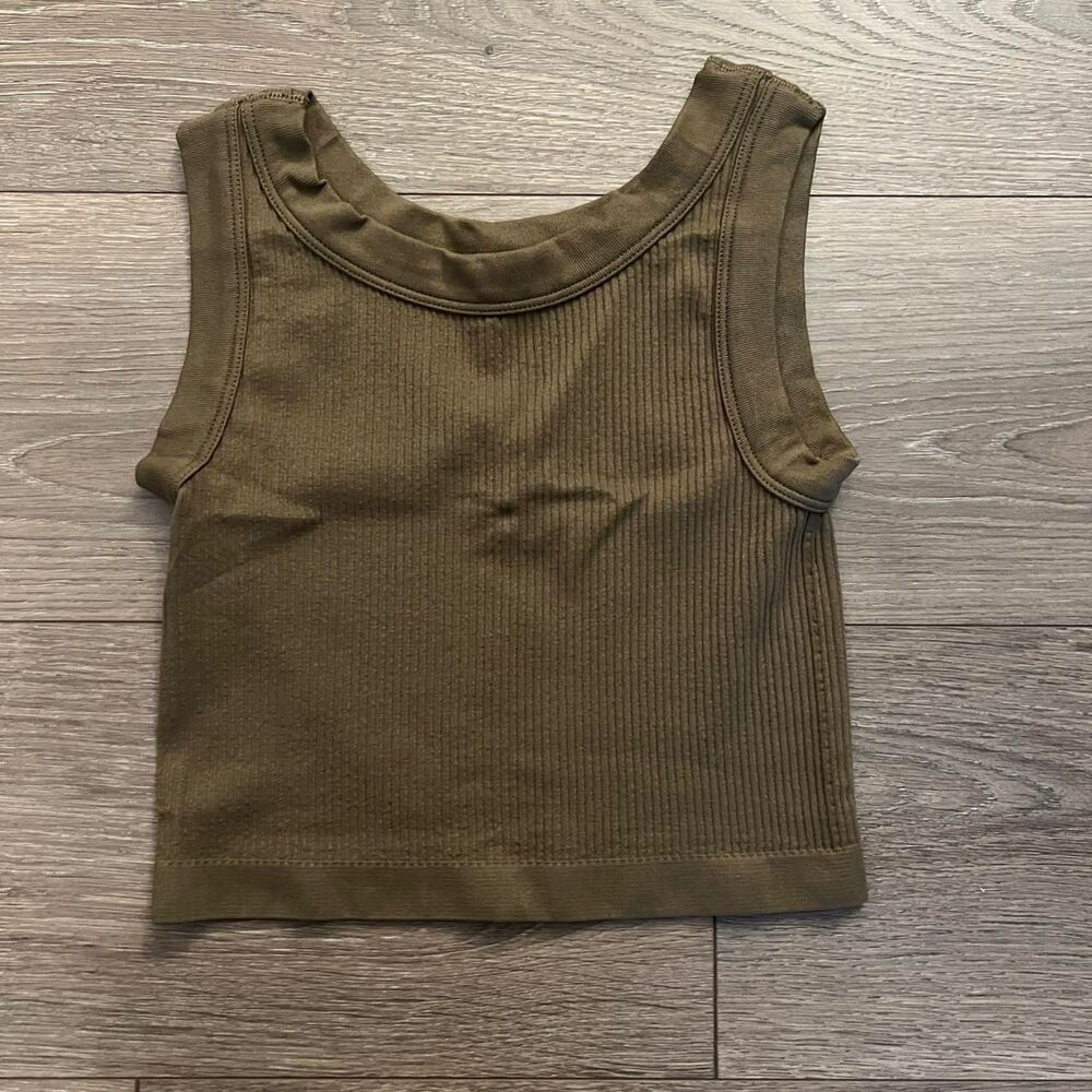 olive green ribbed cropped tank top